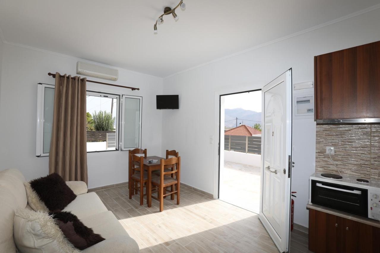 Angelos Apartments Lixouri Exterior photo