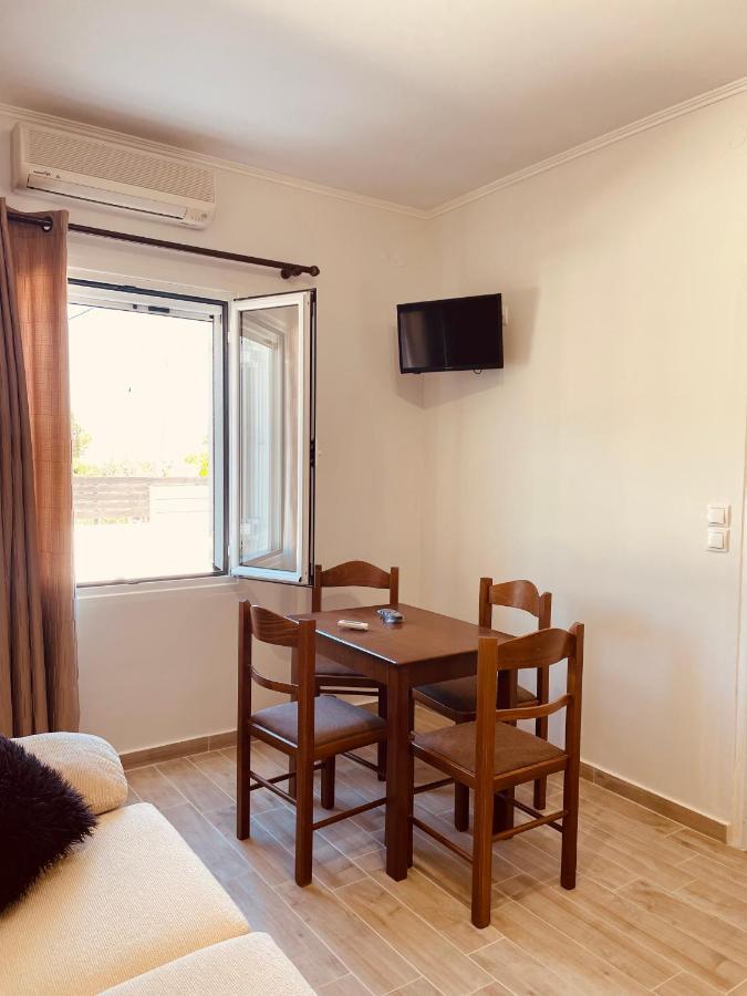 Angelos Apartments Lixouri Exterior photo